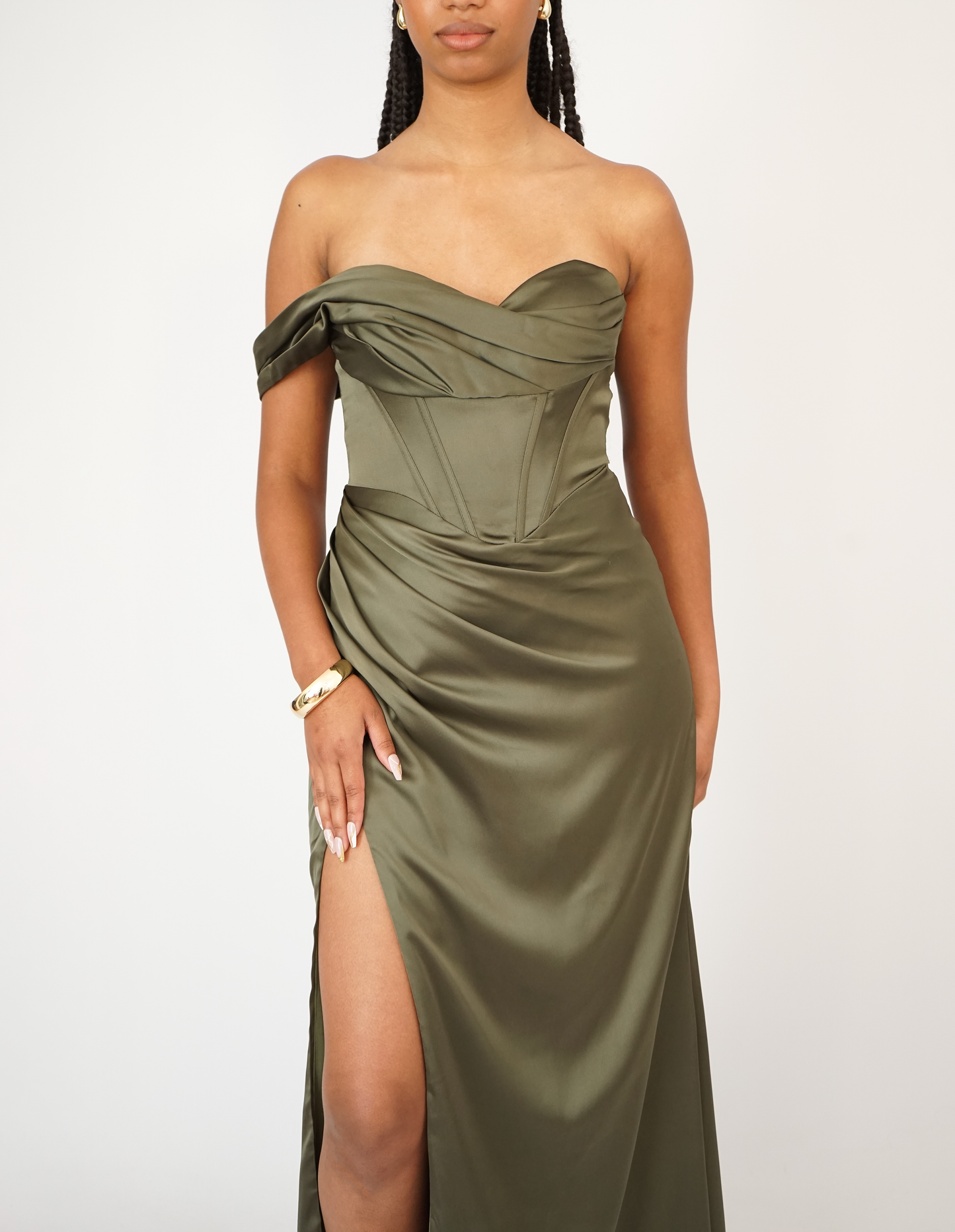 Nova - Robe corset asymétrique en satin verte olive