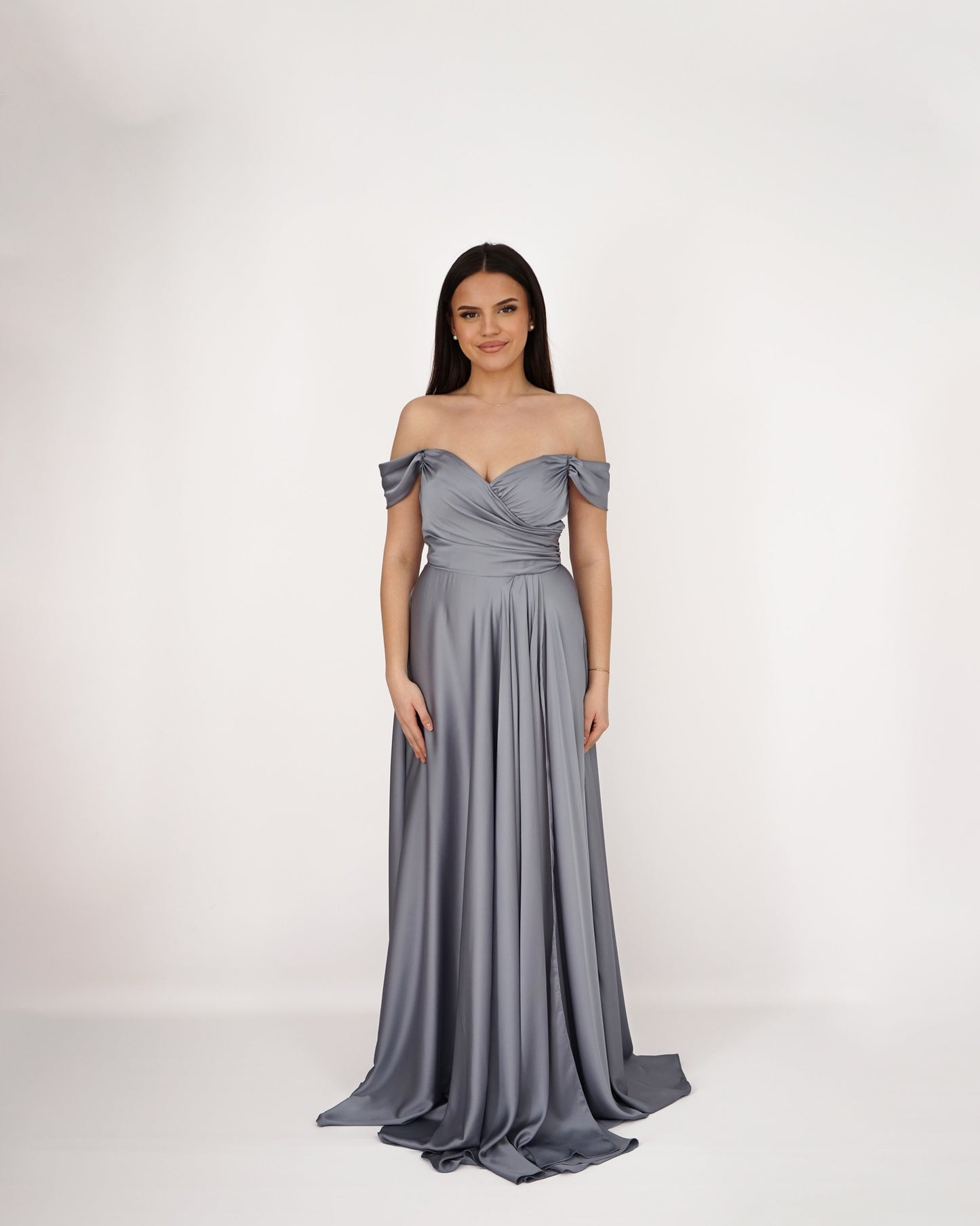 Longue robe à épaules dénudée bleu poussiéreux