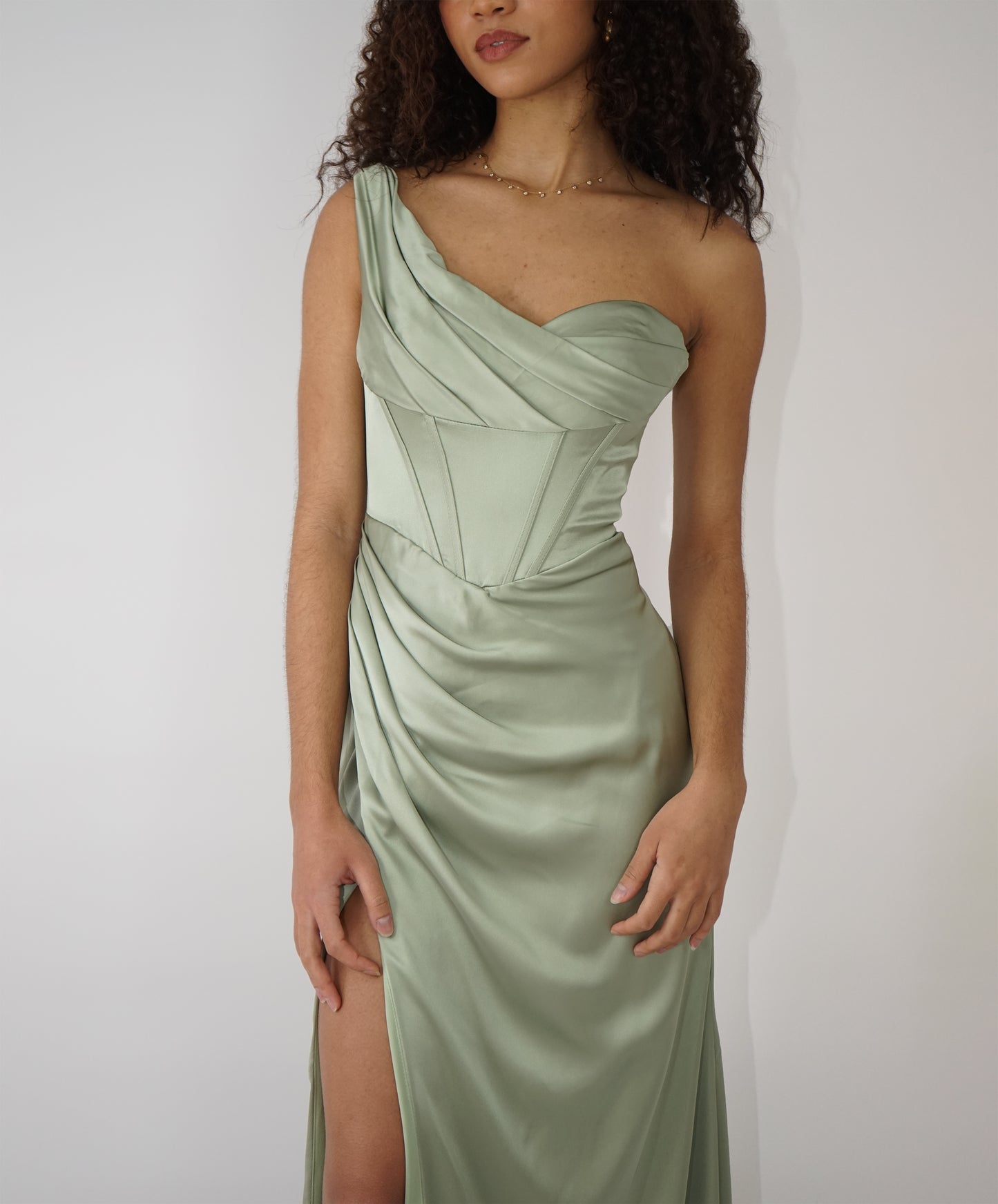 Robe Corset Asymétrique En Satin Vert Sauge