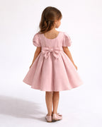 Maya - Robe enfant en satin rose poudré