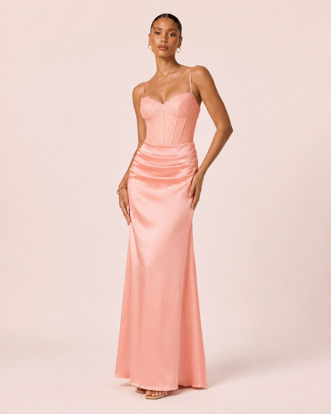 Chiara - Robe à corset en dentelle corail