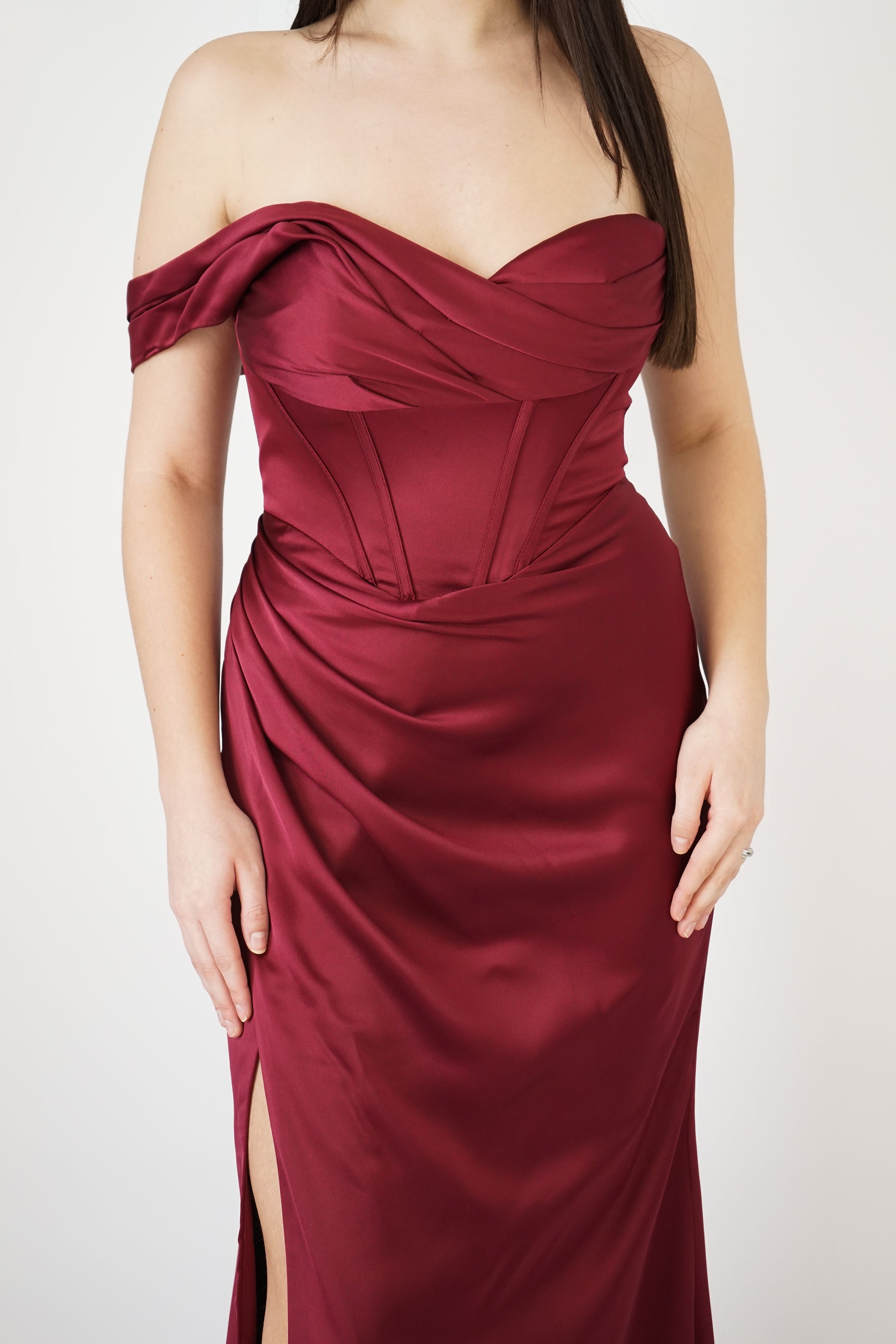 Nova Robe Corset Asymétrique En Satin Bordeaux