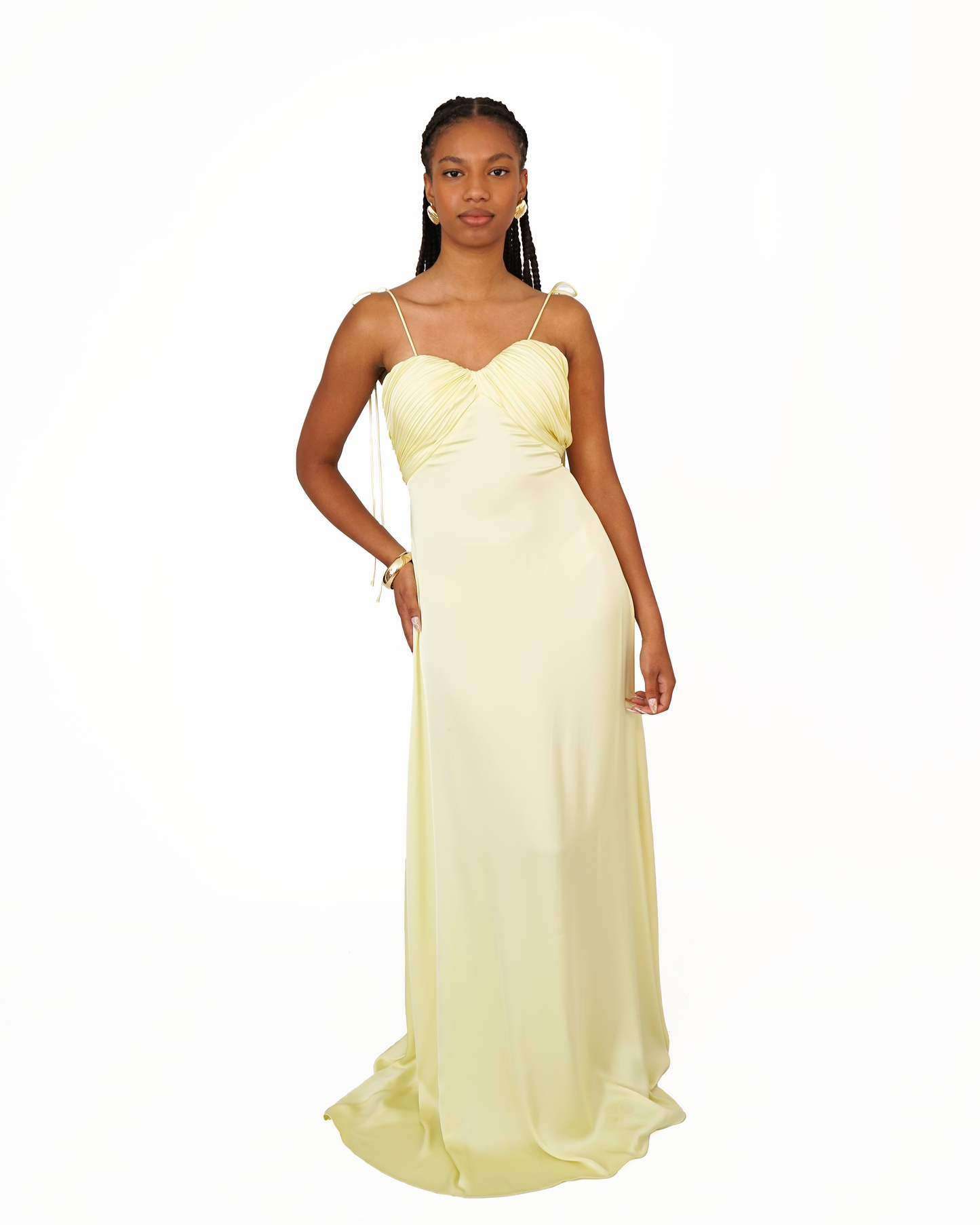 Perle robe longue en satin jaune