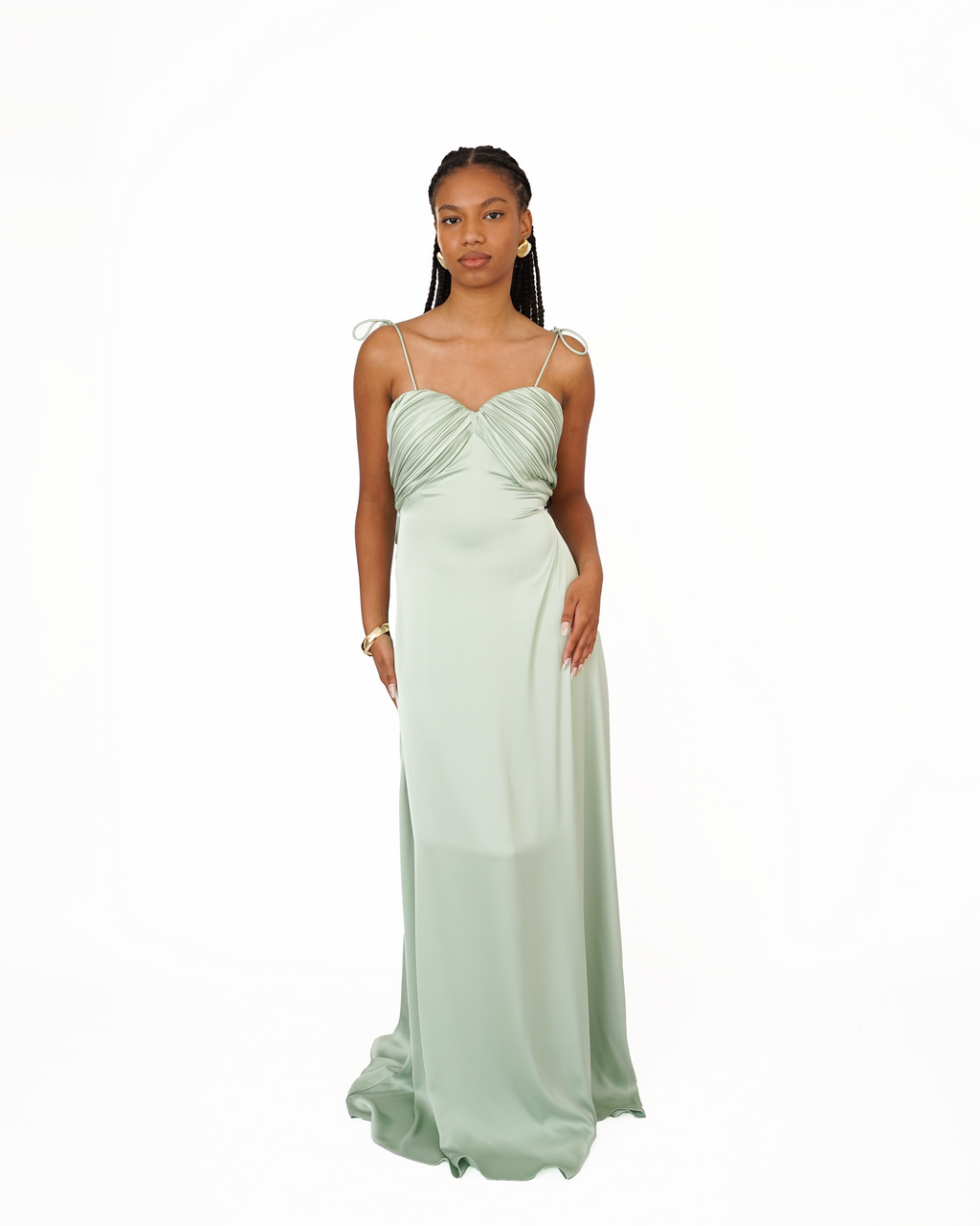 Perle robe longue en satin vert sauge