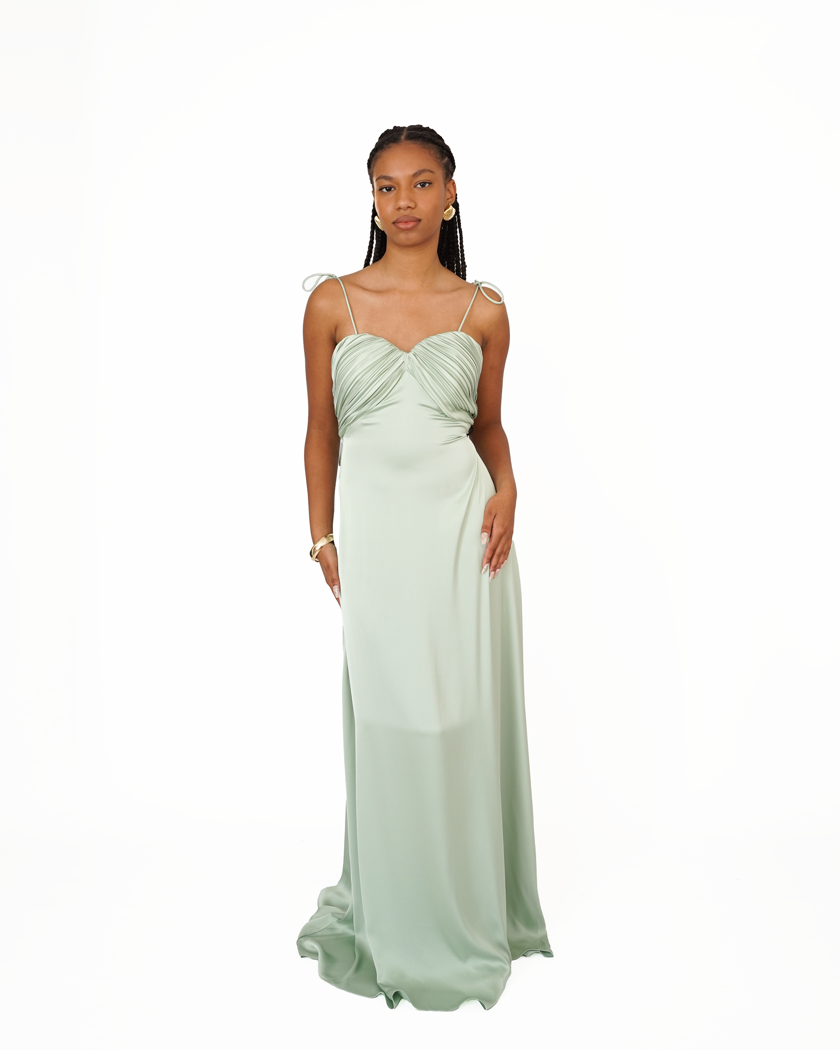 Perle robe longue en satin vert sauge