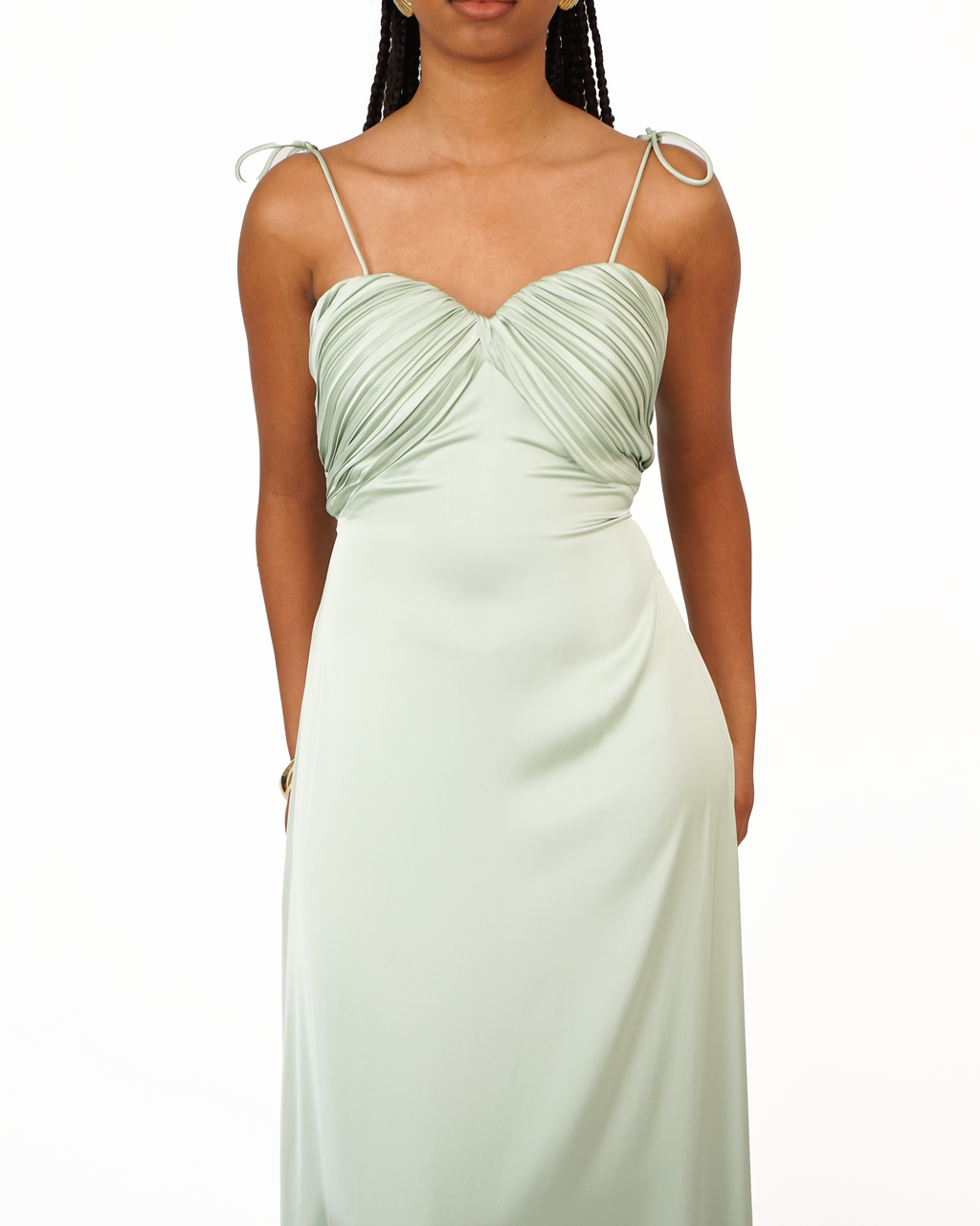 Perle robe longue en satin vert sauge