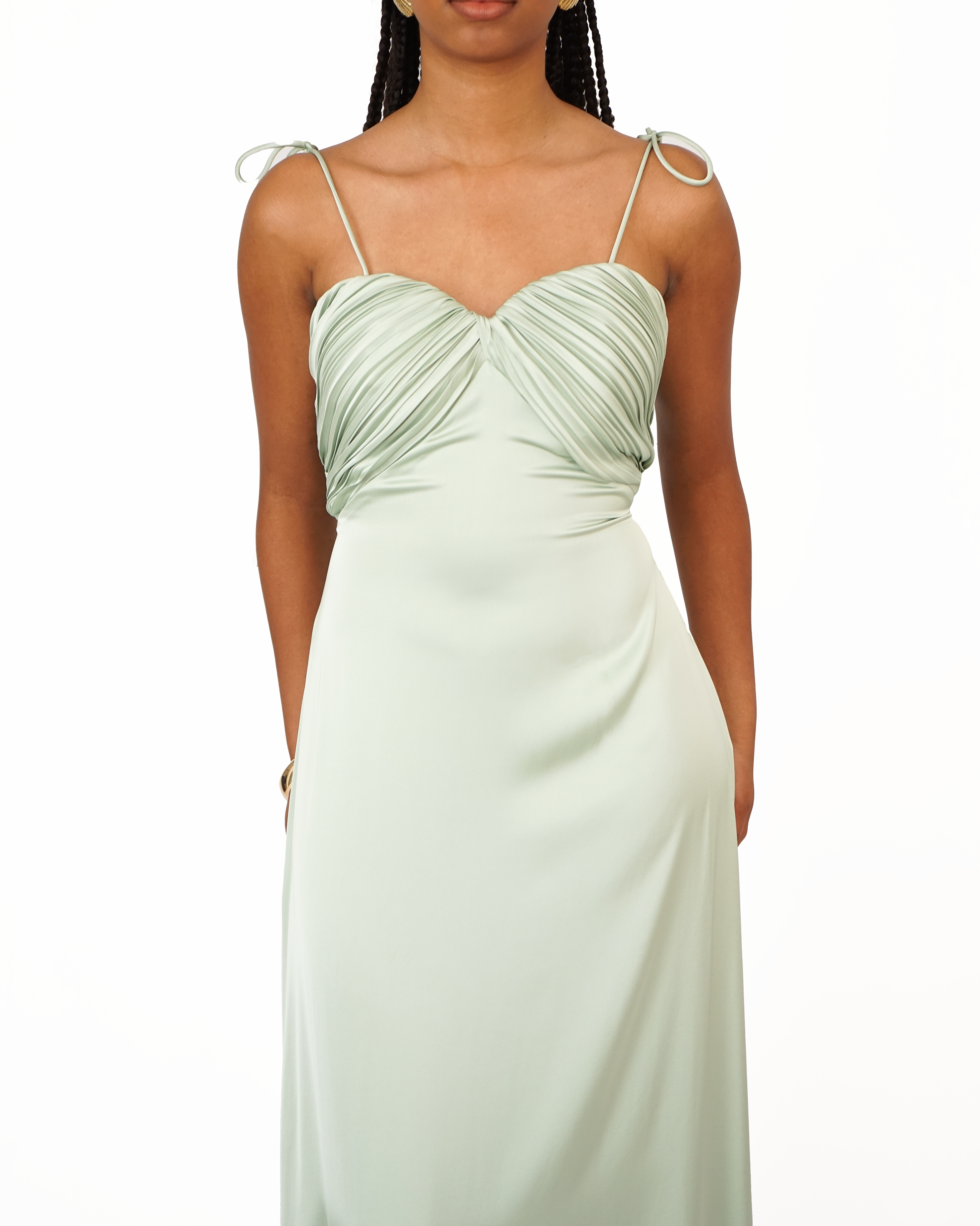 Perle robe longue en satin vert sauge