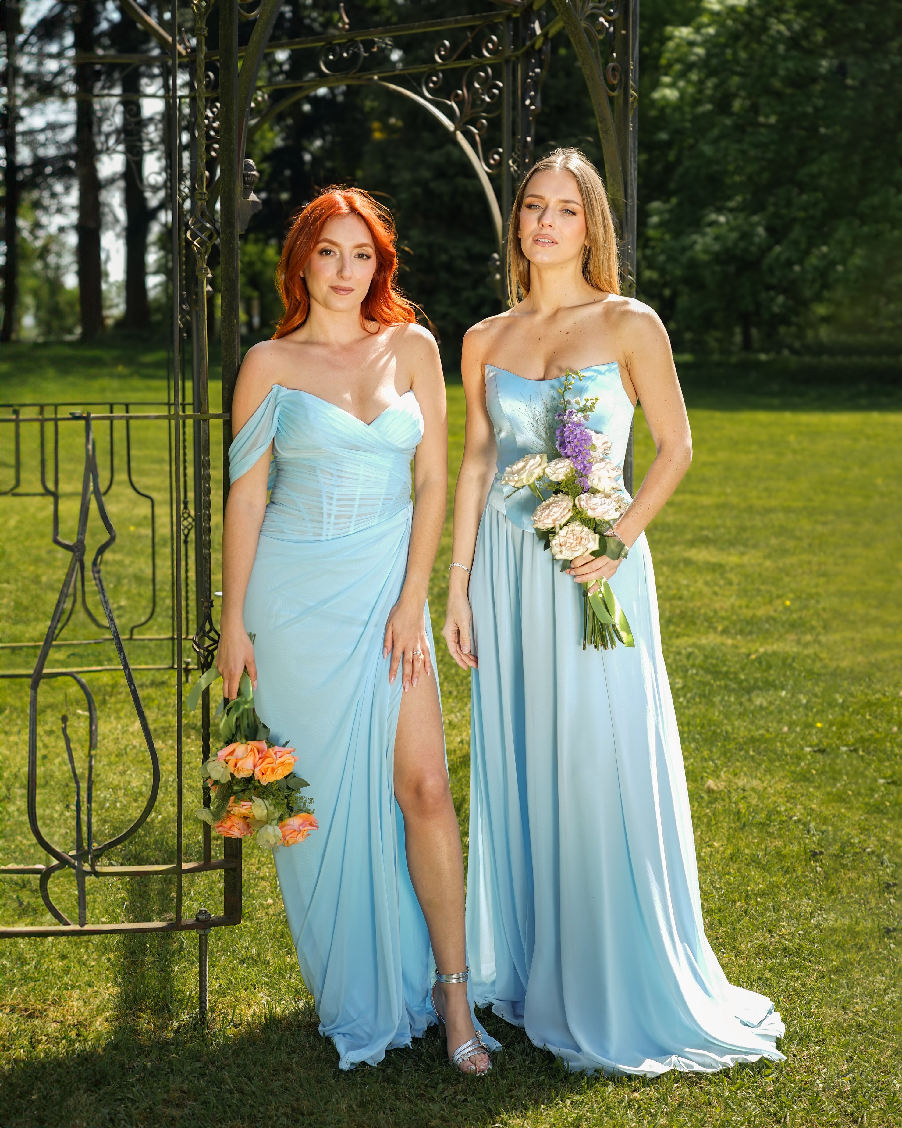 Valeria - Longue robe drapée asymétrique bleu ciel