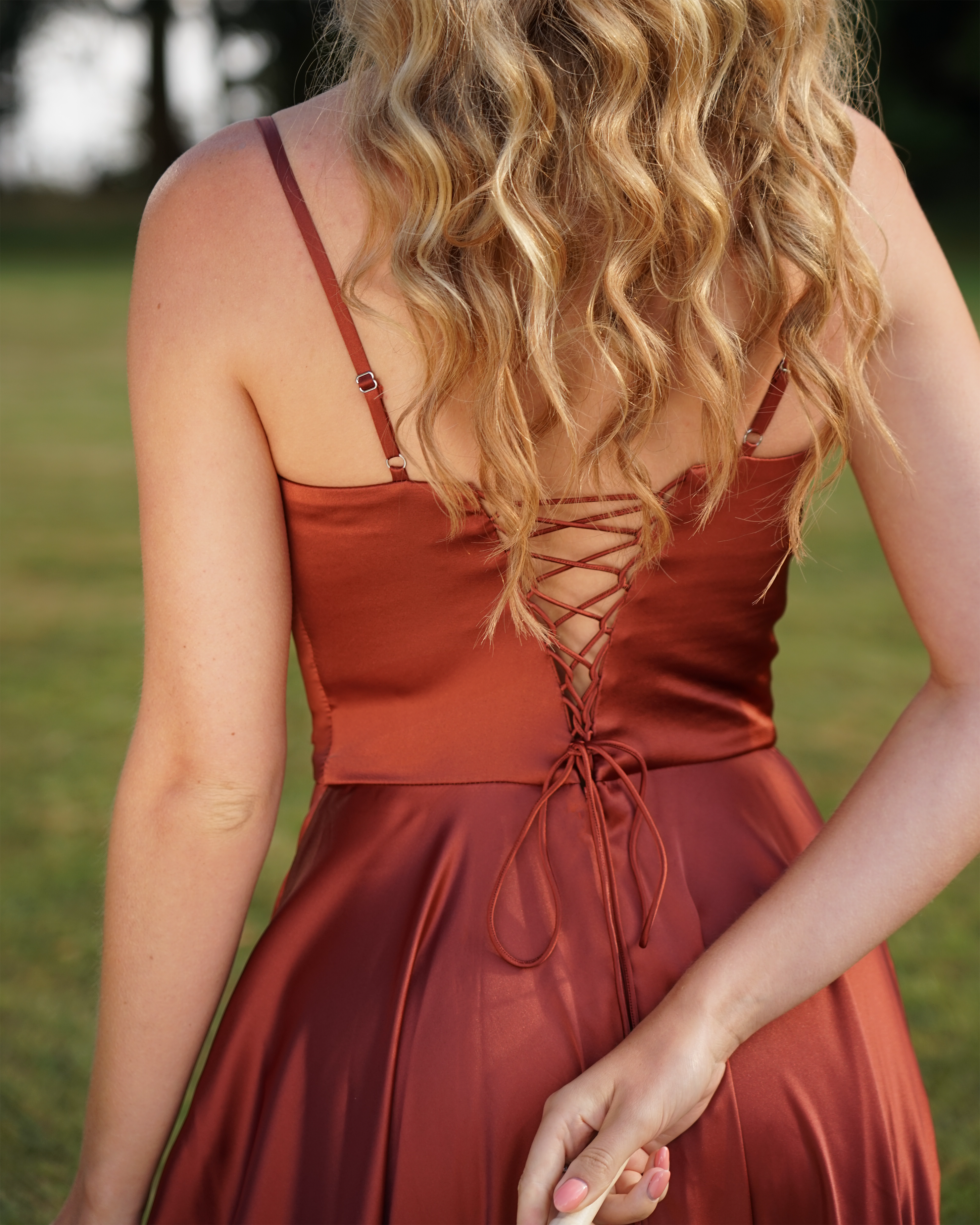 Eva - Robe corset en satin terracotta