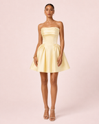 Juliette - Robe courte satinée jaune