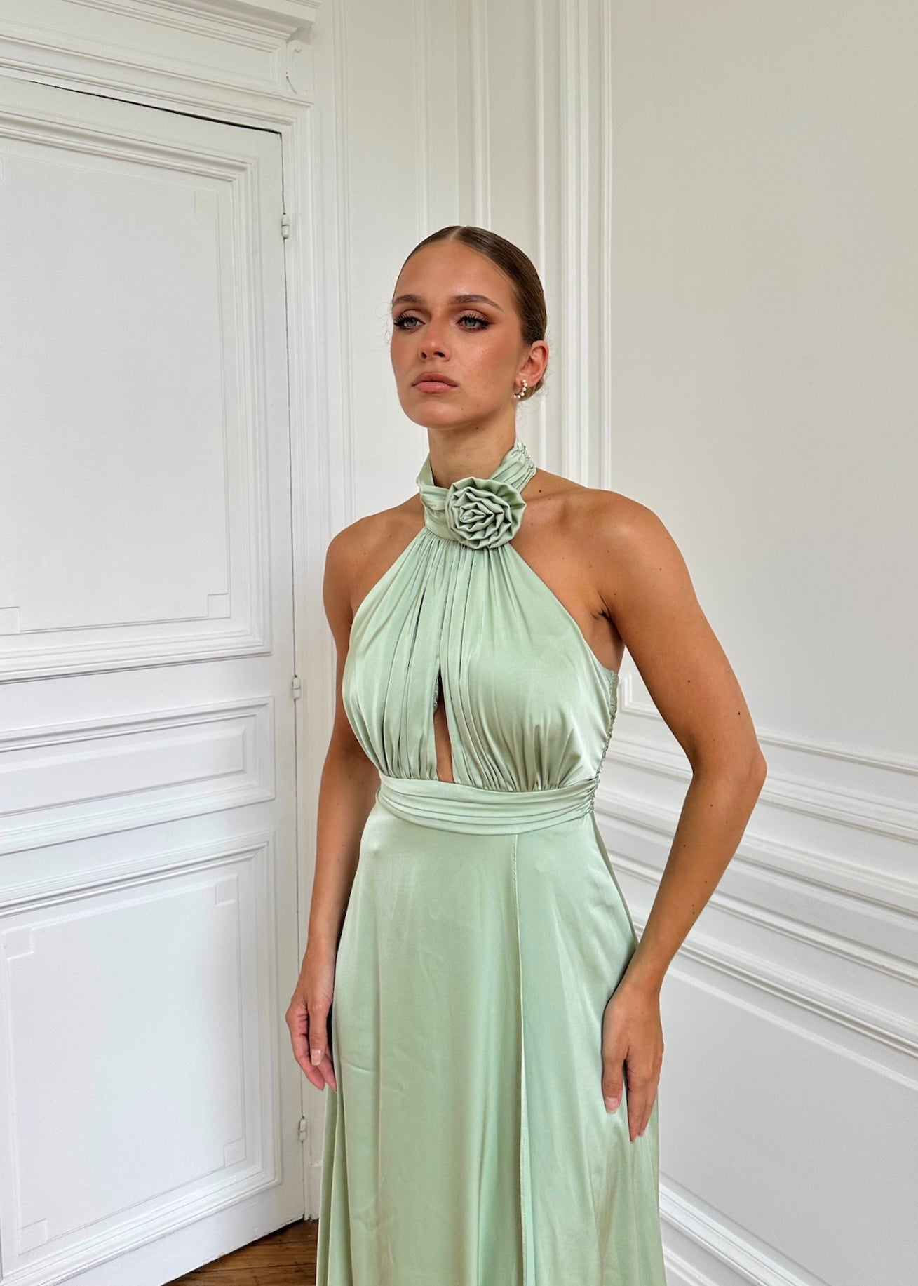 Longue Robe Satinée Verte Sauge