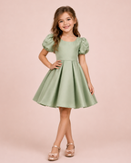 Maya - Robe enfant en satin vert sauge