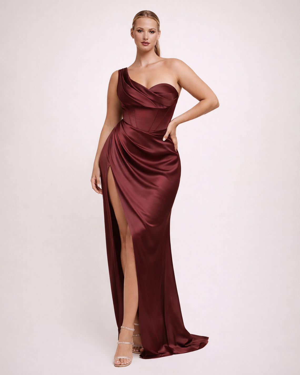 Nova - Robe corset asymétrique en satin bordeaux