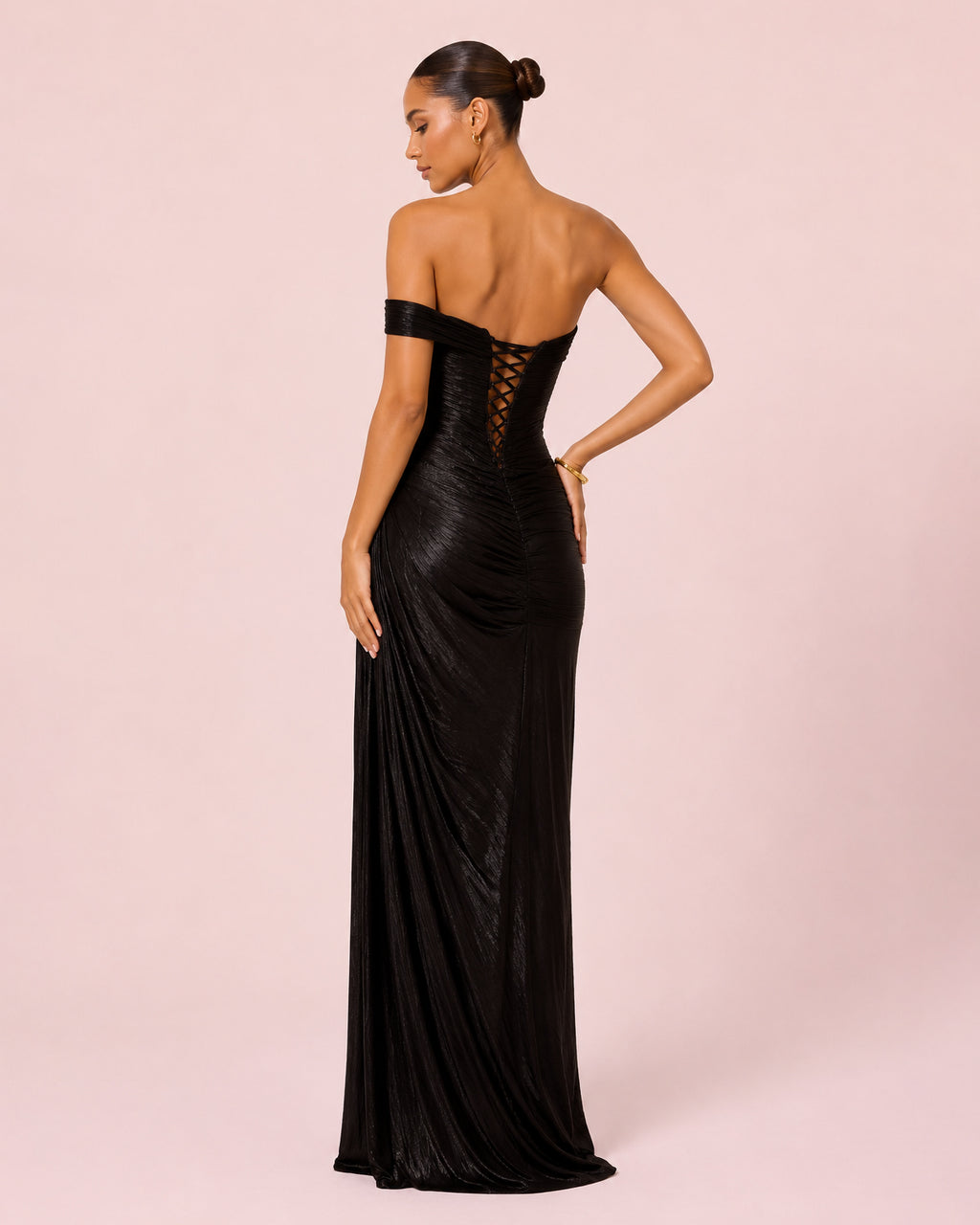 Shania - Longue robe en satin noir