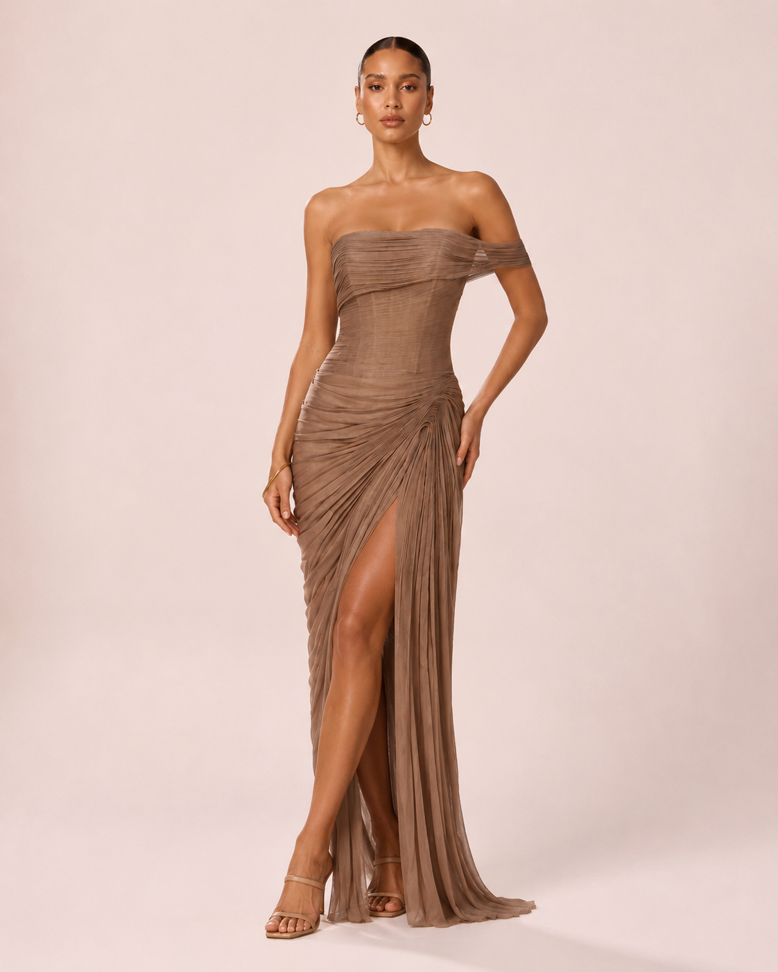 Shania - Longue robe en satin taupe