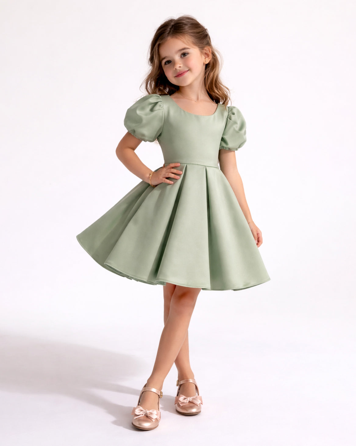 Maya - Robe enfant en satin vert sauge