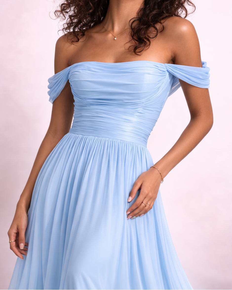 Elsa - Longue robe satinée bleu ciel