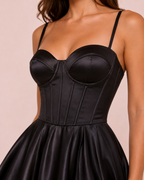 Eva - Robe corset en satin noir
