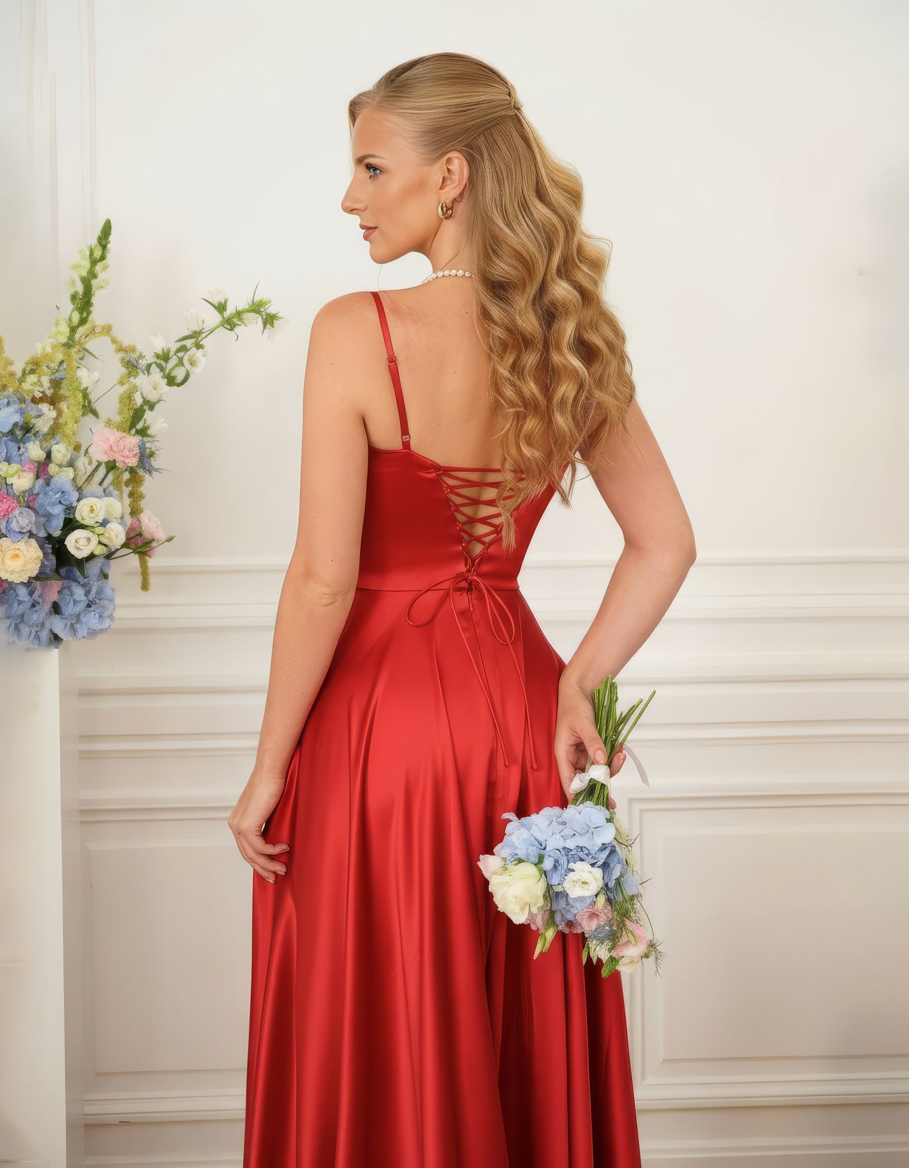 Eva - Robe corset en satin rouge