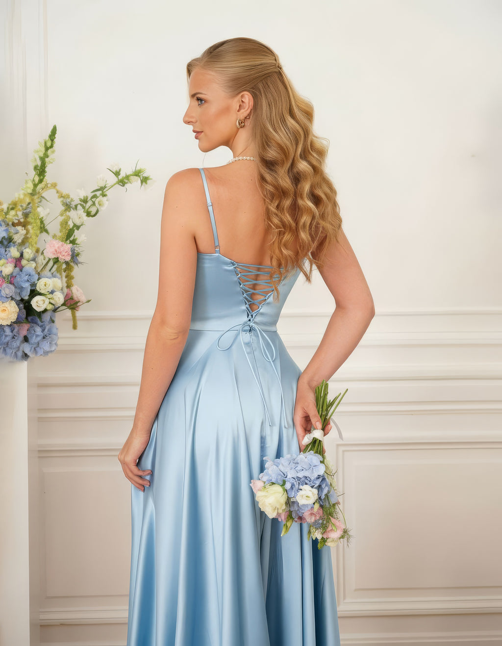 Eva - Robe corset en satin bleu ciel