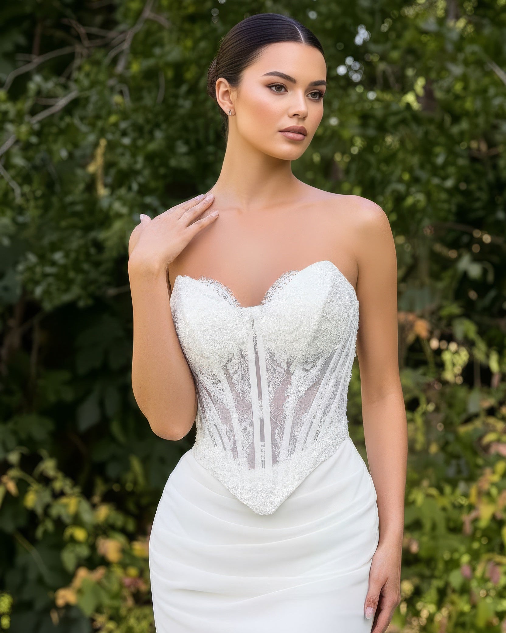 Axelle - Longue robe en mousseline avec corset brodé