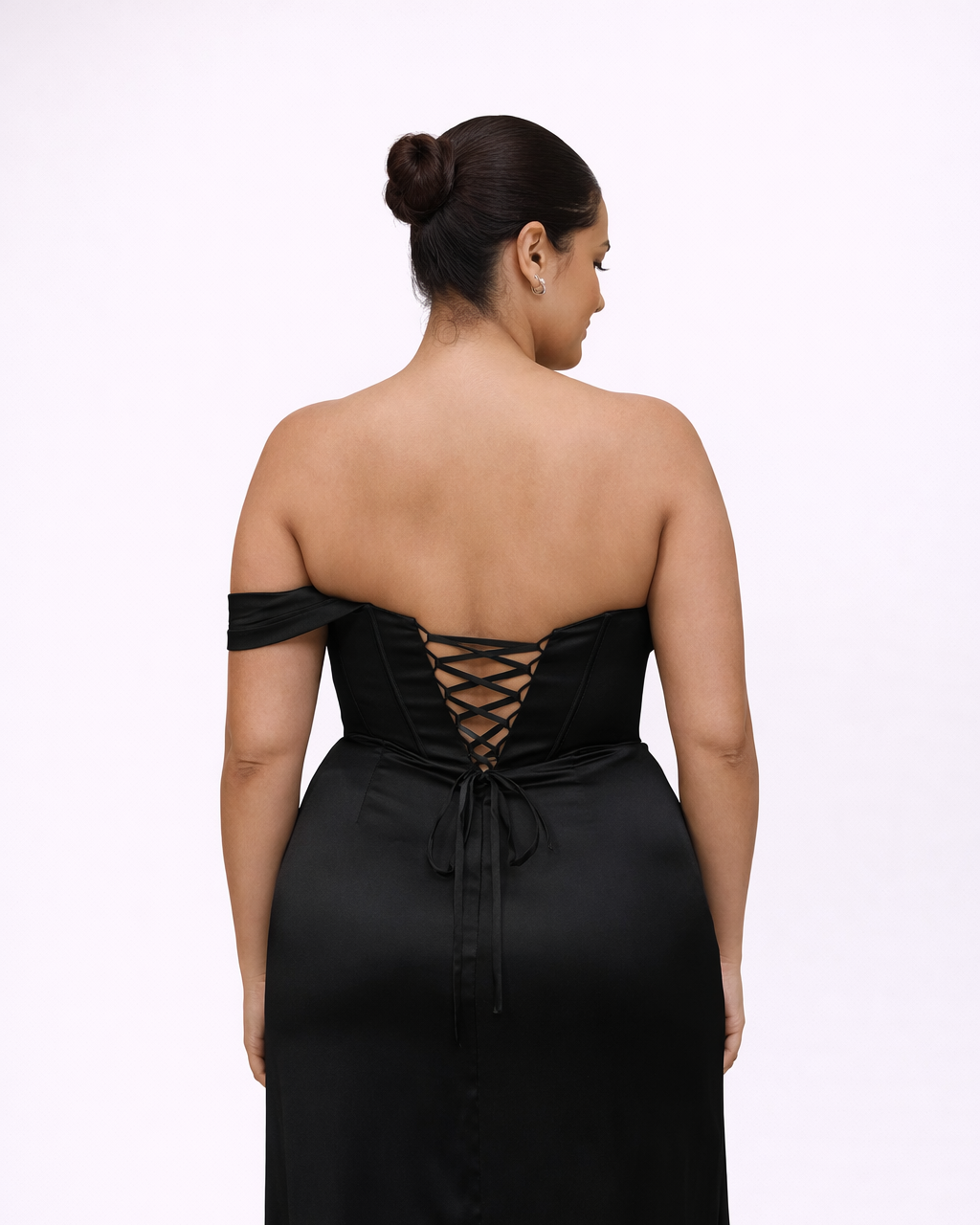Nova - Robe corset asymétrique en satin noir