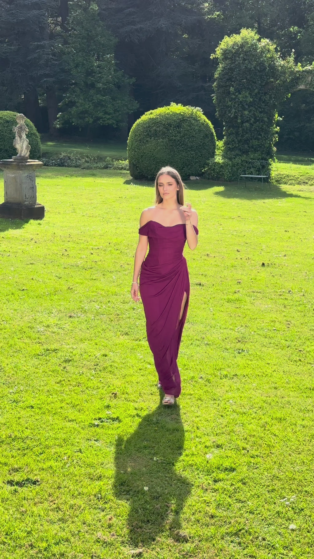 Liora- Longue robe drapée framboise