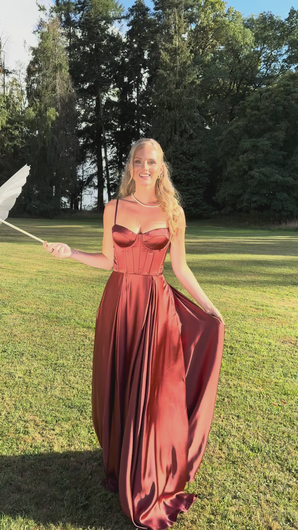 Eva - Robe corset en satin terracotta