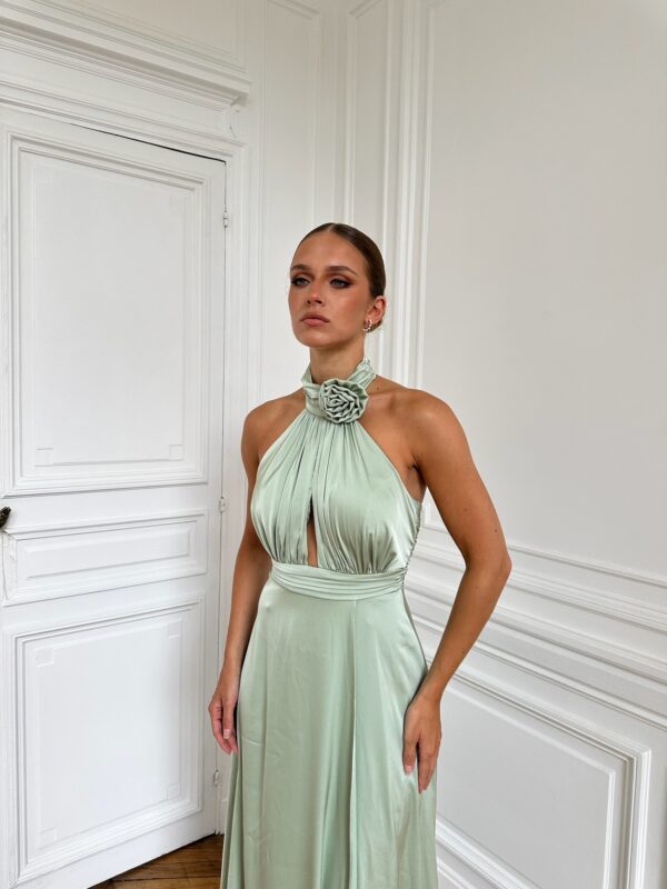 Robe satinée verte sauge